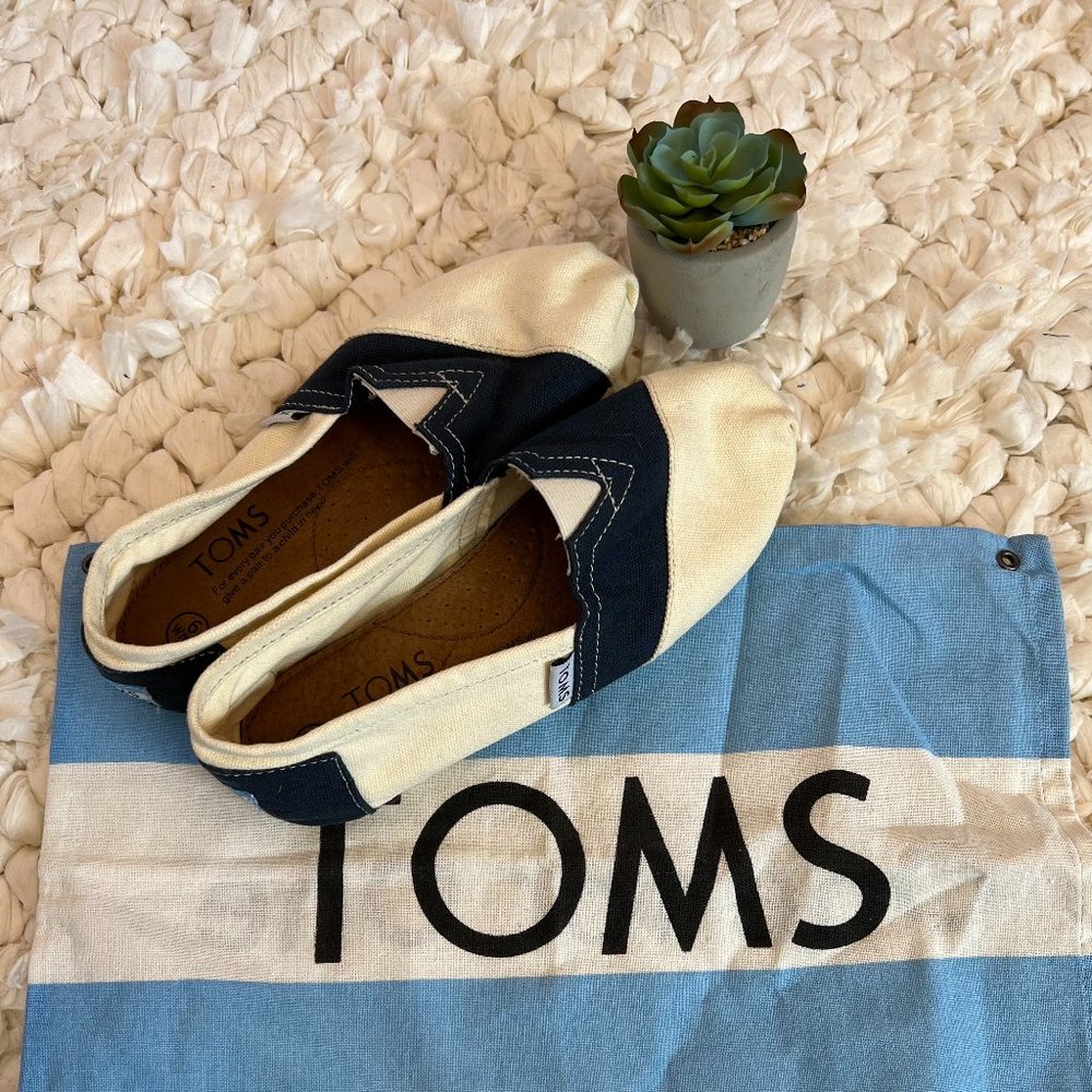 New TOMS Navy Blue color blocking